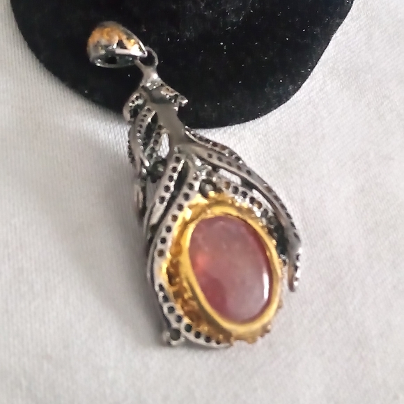 Beautiful custom made 6.5ct natural ruby cabochon pendant - Picture 4 of 4